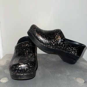 Dansko Women's Professional Clog, size 36, Pewter Leopard Patent